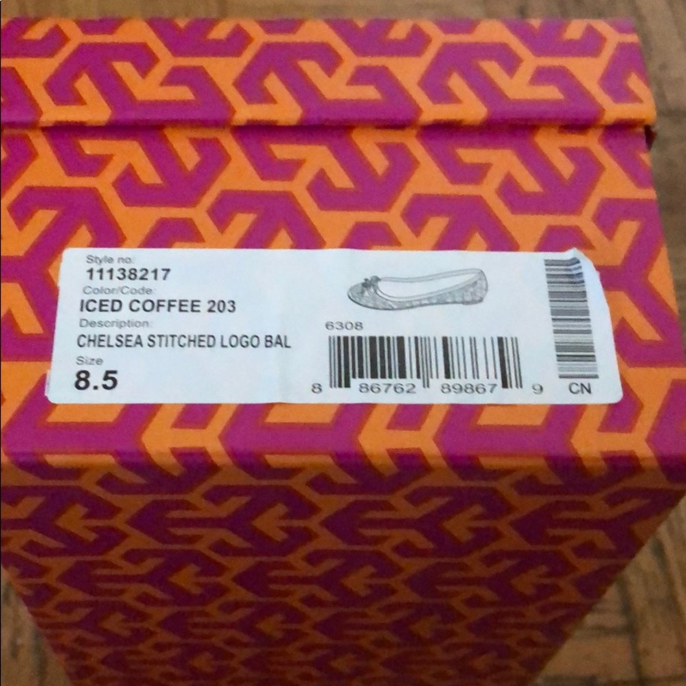 Tory Burch Chelsea Stitched Logo Ballet Flats - Picture 3 of 3